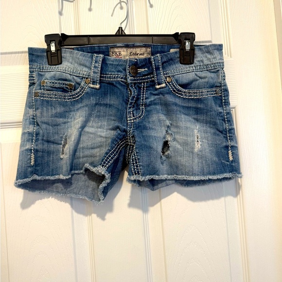 BKE Sabrina Distressed Denim Jeans Shorts Size 26. Style # BMM1104. - Picture 1 of 5